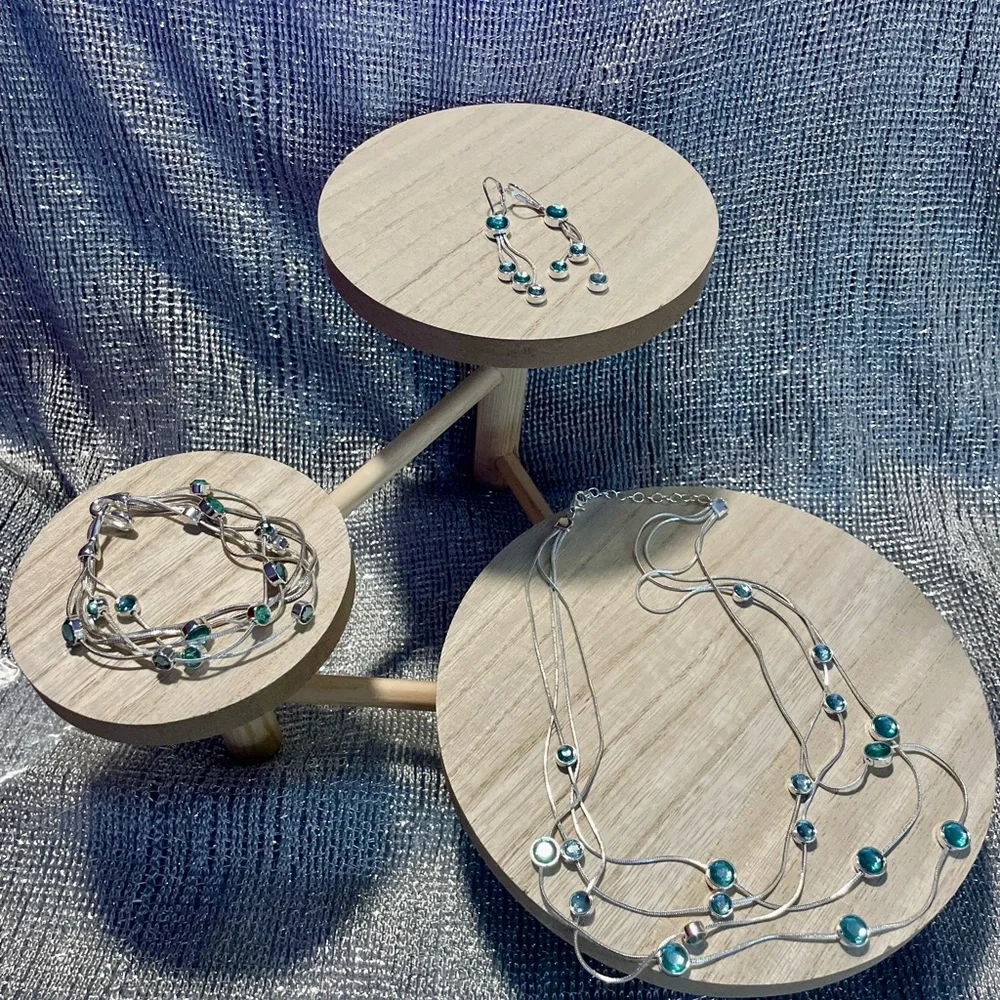 Silver Necklace, Pierced Earrings & Bracelet with blue gem stones. - Picture 7 of 11